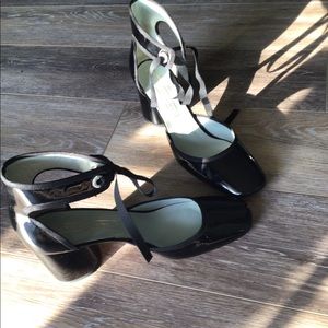 Marc Jacobs Women’s Blk Elle Patent  block heels
